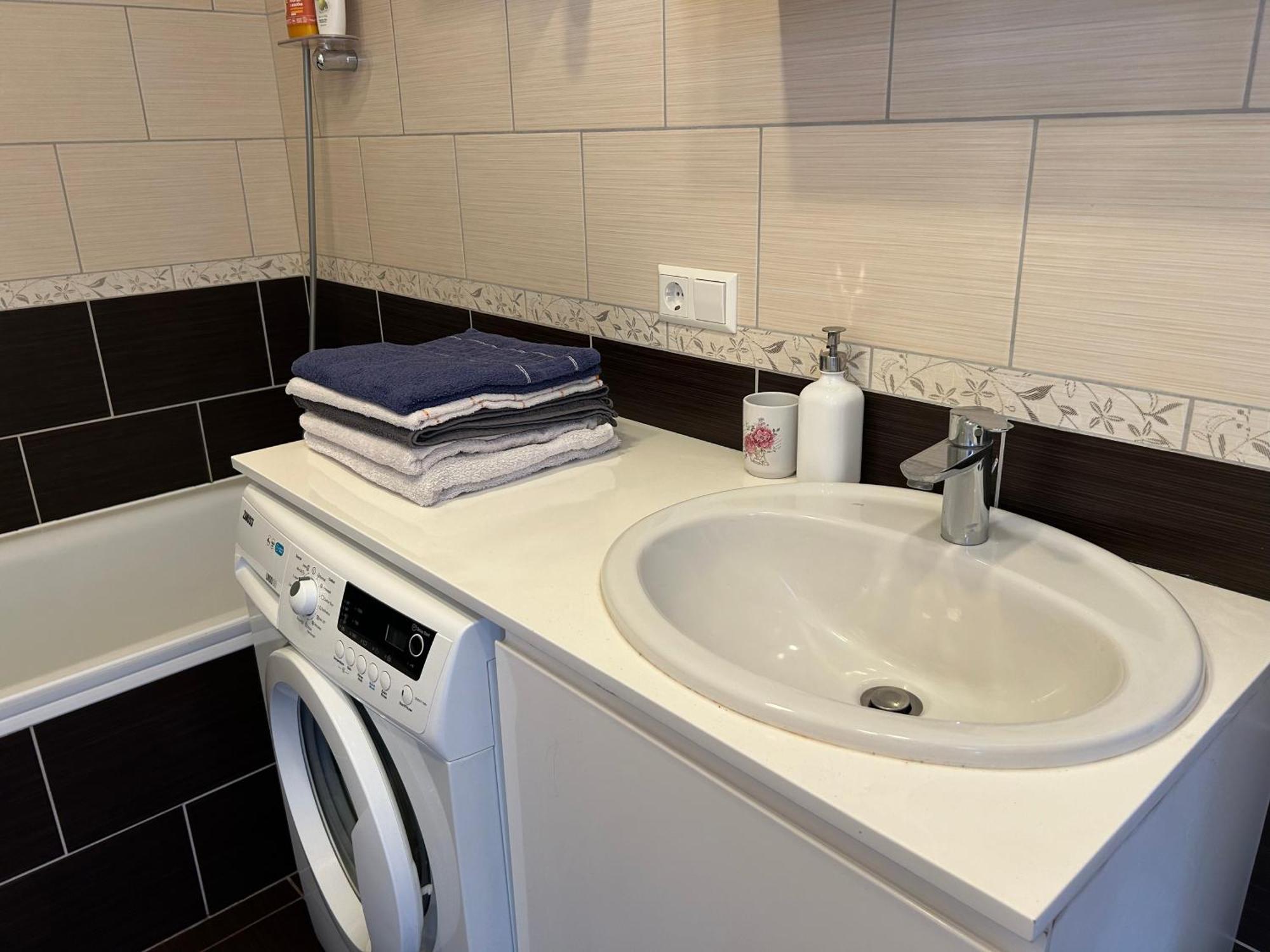 Your Home - Spacious Apartment In City Center, With Balcony & Self Check-In Wilna Exterior foto